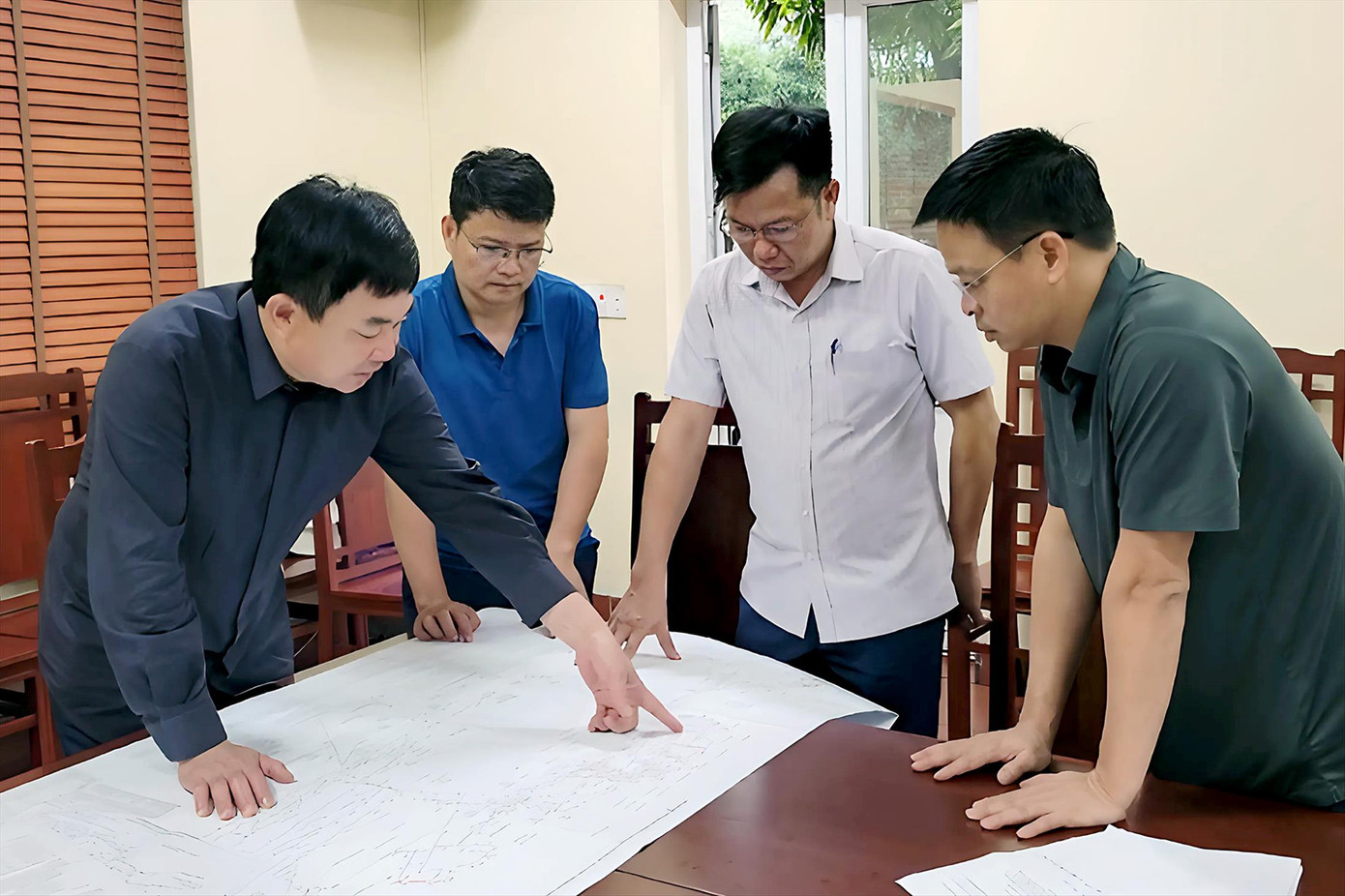 Lãnh đạo tỉnh Quảng Ninh cùng cán bộ Tập đoàn TKV chỉ đạo cứu hộ tại hiện trường Lãnh đạo tỉnh Quảng Ninh cùng cán bộ Tập đoàn TKV chỉ đạo cứu hộ tại hiện trường