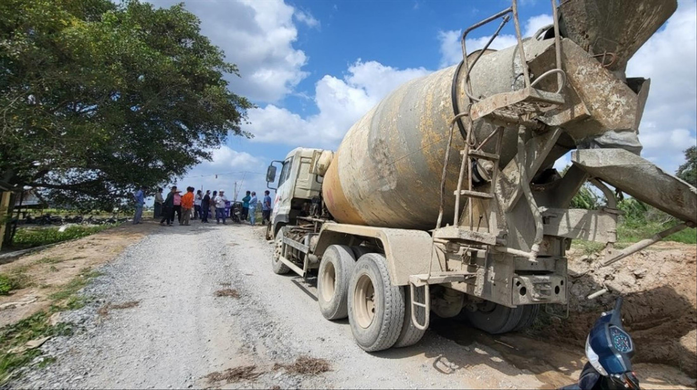 Phương tiện bị chặn không thể vào công trường