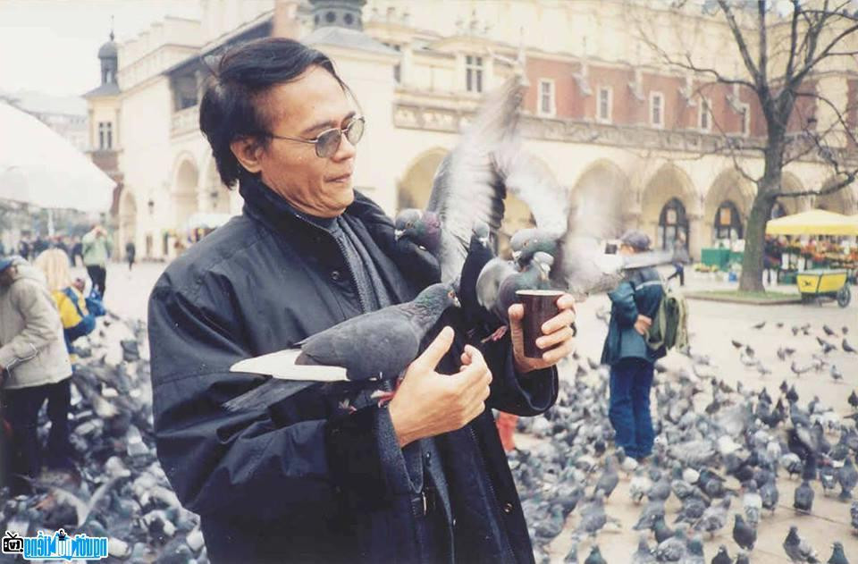 Nhà thơ Anh Ngọc