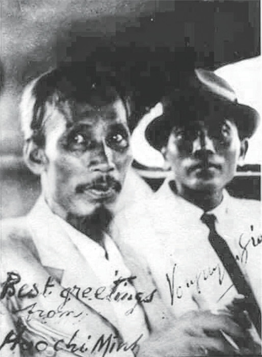 Sau lễ Quốc khánh, Bác Hồ và ông Võ Nguyên Giáp lên ô tô về nhiệm sở. (Ảnh: Tư liệu)