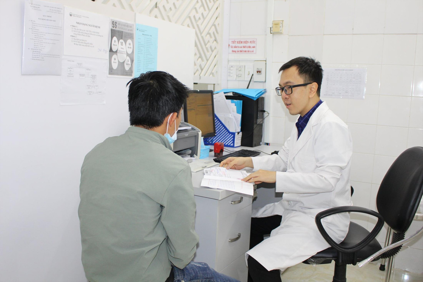 Bệnh nhân đến khám bệnh lý về da tại Bệnh viện Da Liễu TPHCM. Ảnh: Lan Anh Bệnh nhân đến khám bệnh lý về da tại Bệnh viện Da Liễu TPHCM. Ảnh: Lan Anh