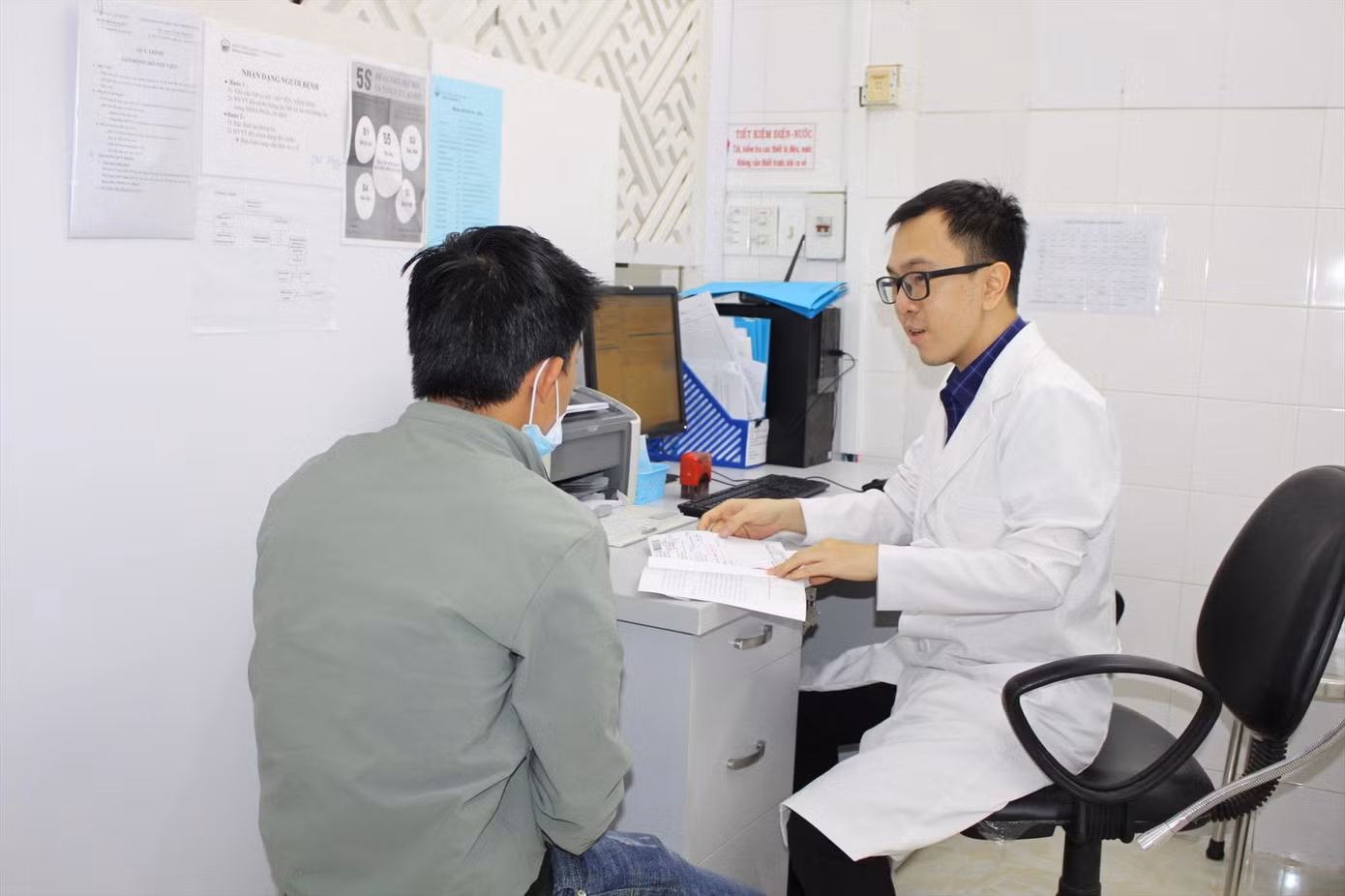Bệnh nhân đến khám bệnh lý về da tại Bệnh viện Da Liễu TPHCM. Ảnh: Lan Anh Bệnh nhân đến khám bệnh lý về da tại Bệnh viện Da Liễu TPHCM. Ảnh: Lan Anh