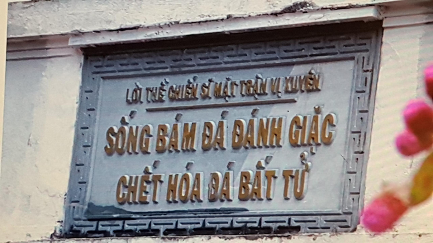 Lời thề khắc trên báng súng Lời thề khắc trên báng súng