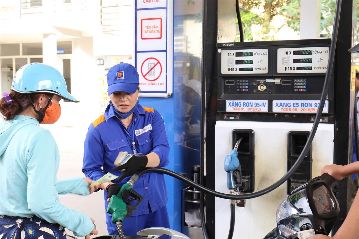 Doanh nghiệp xăng dầu muốn minh bạch các chi phí, gỡ các nút thắt của thị trường. Ảnh: Như Ý Doanh nghiệp xăng dầu muốn minh bạch các chi phí, gỡ các nút thắt của thị trường. Ảnh: Như Ý