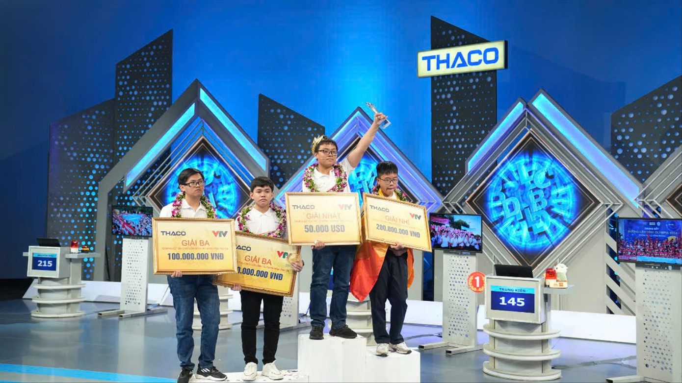 Tân Quán quân Đường lên đỉnh Olympia 2024 Võ Quang Phú Đức (Trường chuyên Quốc học Huế) bất ngờ bị chỉ trích sau vòng chung kết Ảnh: HOÀNG MẠNH THẮNG