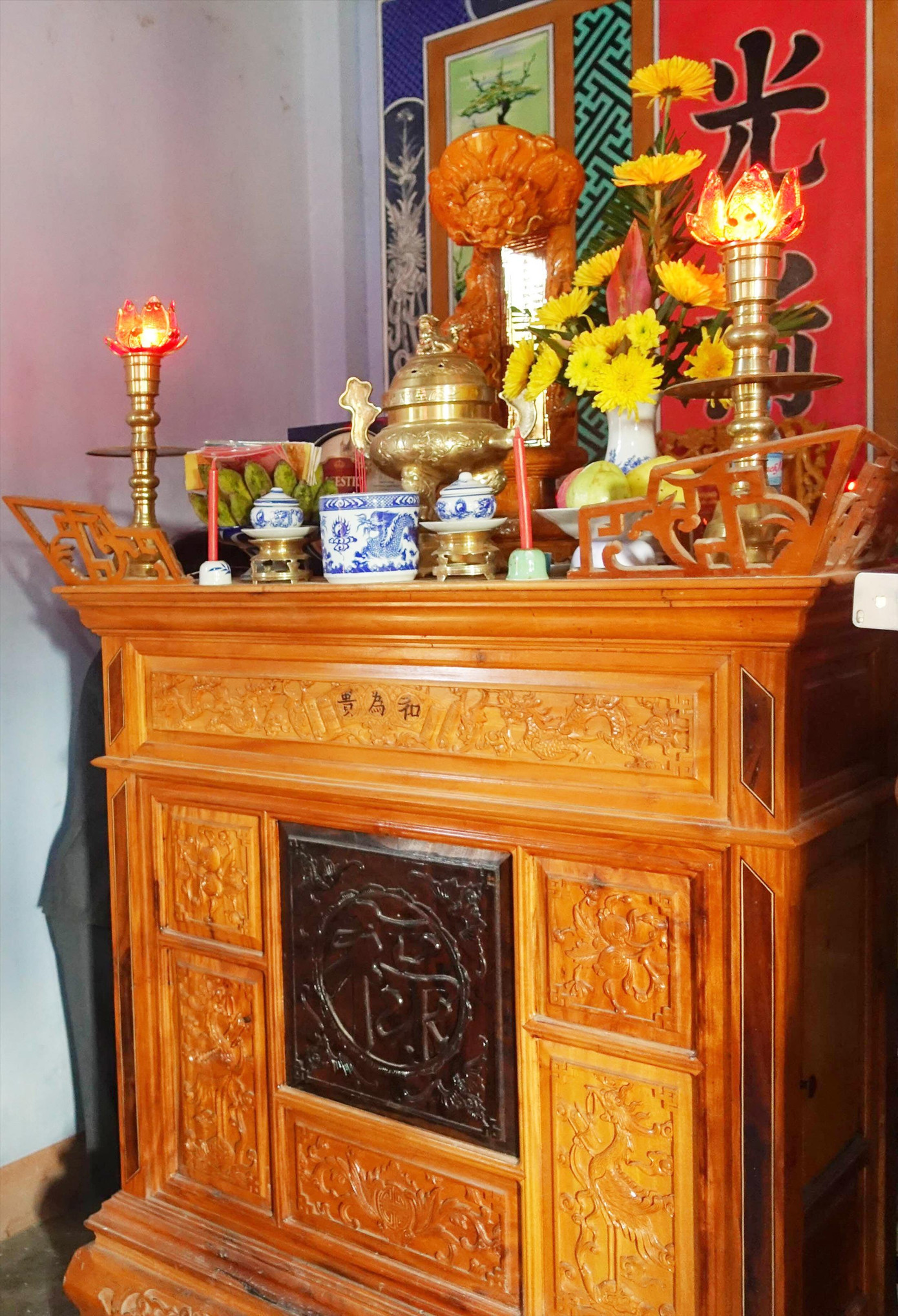 Gian thờ các liệt sĩ tại nhà thờ thôn Quảng Vinh (xã Sơn Thủy, A Lưới). Gian thờ các liệt sĩ tại nhà thờ thôn Quảng Vinh (xã Sơn Thủy, A Lưới).