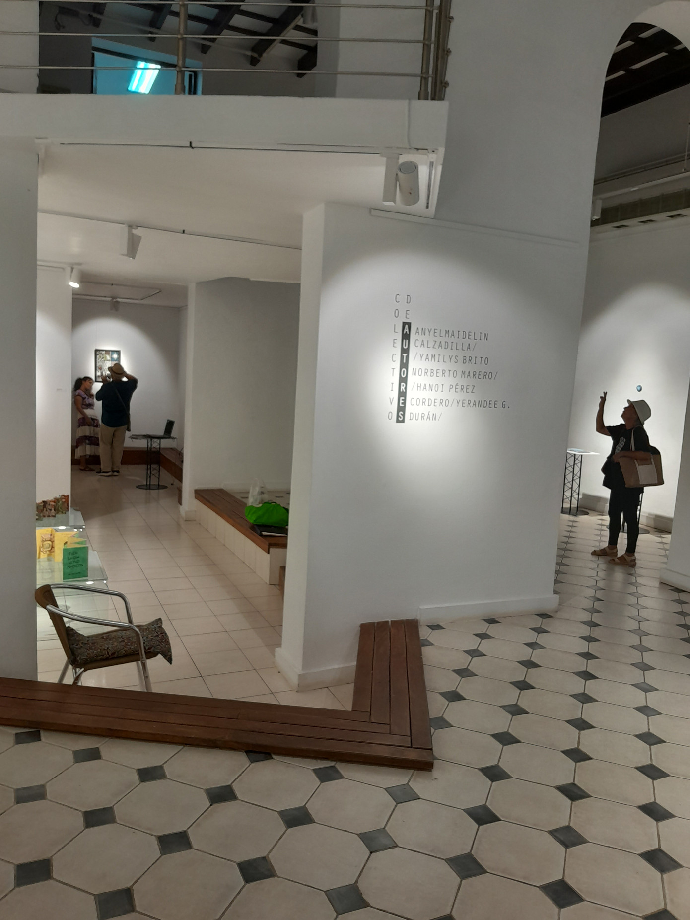 Một góc triển lãm đồ họa Cuba