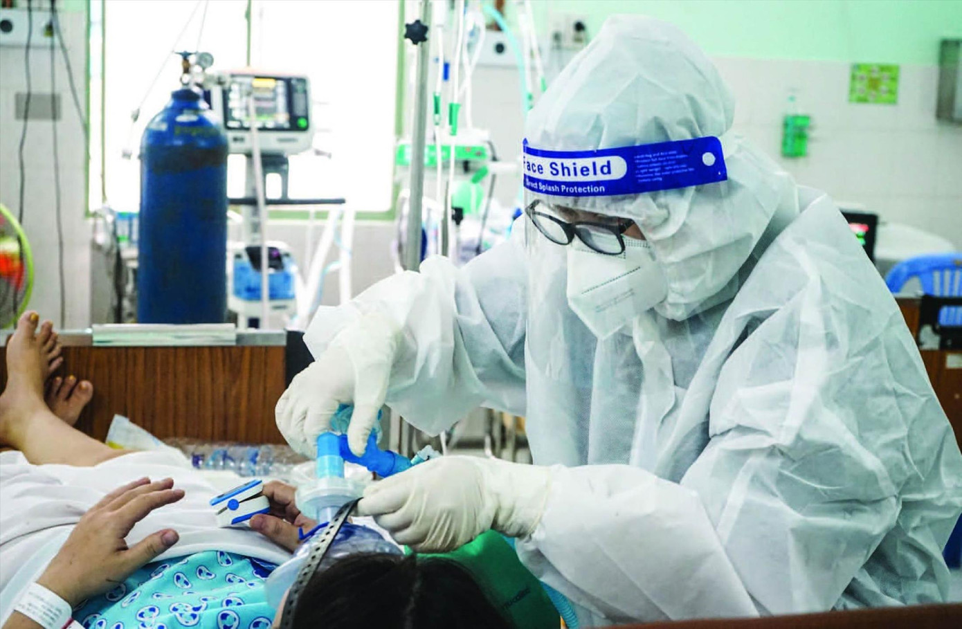 Số bệnh nhân nặng tăng, Bộ Y tế yêu cầu chuẩn bị sẵn ô xy y tế Số bệnh nhân nặng tăng, Bộ Y tế yêu cầu chuẩn bị sẵn ô xy y tế