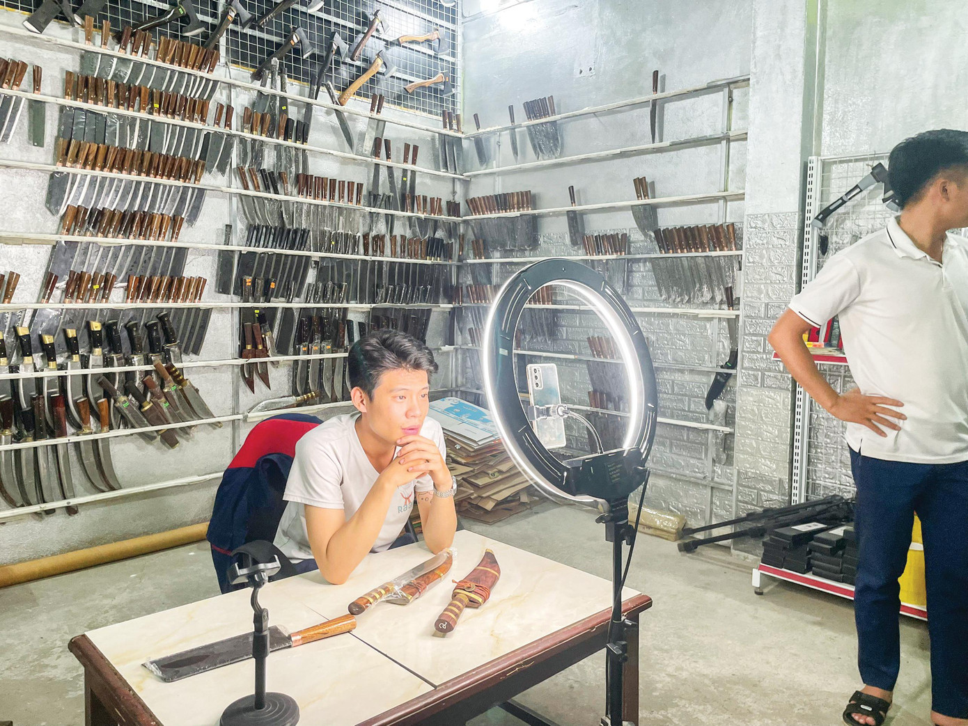 Kỳ Anh bán hàng qua Tiktok