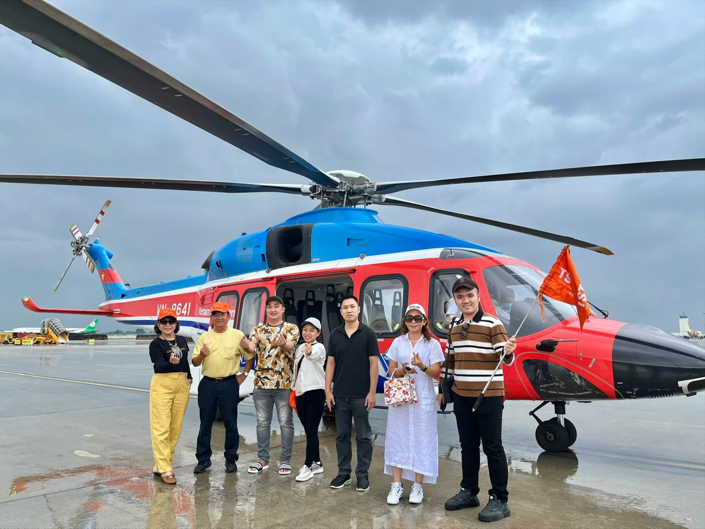 Trải nghiệm tua trực thăng hấp dẫn Ảnh: PHẠM NGUYỄN