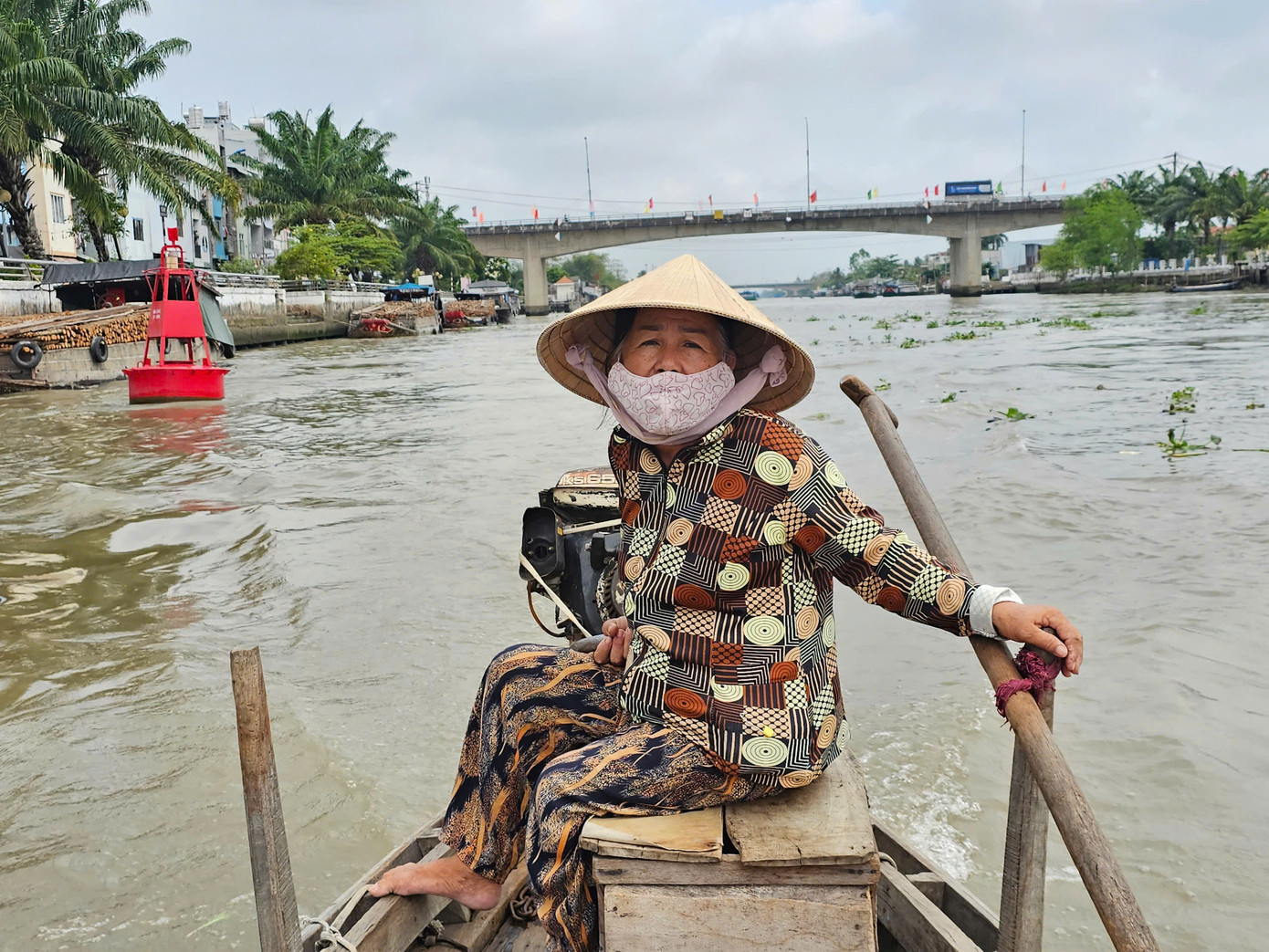 Bà Nguyễn Thị Nga lái đò chợ nổi Ngã Bảy hơn 40 năm Ảnh: Hòa Hội