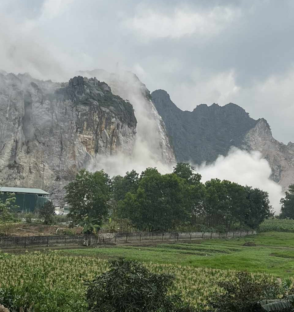 Nạn khai thác đá ở Núi Bền (Xã Minh Tân) cận kề với Khu thắng cảnh Kim Sơn