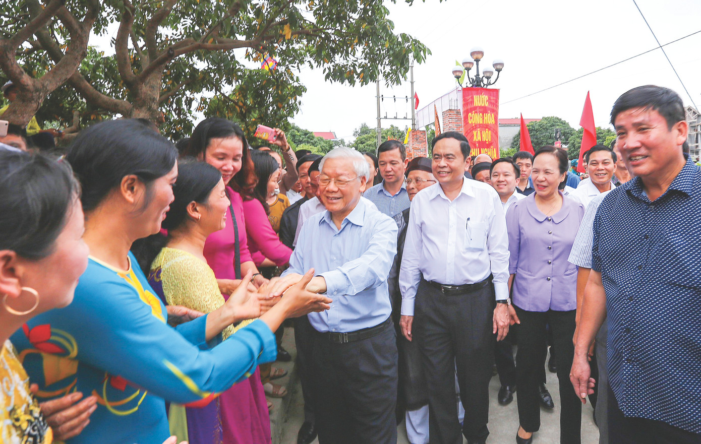 Tổng Bí thư Nguyễn Phú Trọng với người dân Hải Phòng, tháng 11/2017.