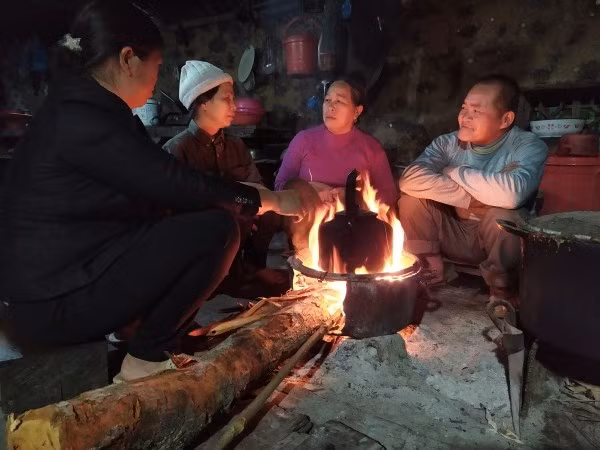 Tục đốt lửa vào ngày Tết Nguyên đán của người Tày ở Cao Bằng chứa đựng sự thiêng liêng trong những ngày đầu đón năm mới.