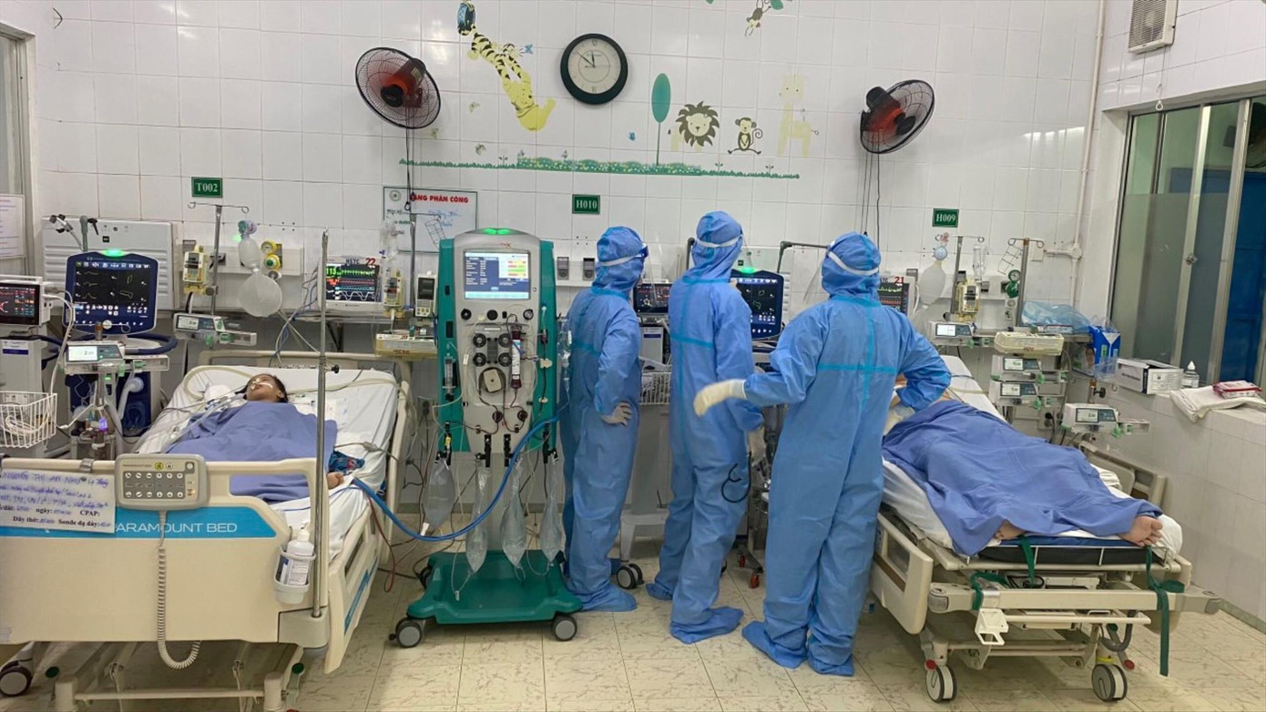 Điều trị cho bệnh nhi mắc COVID-19 tại Bệnh viện Nhi đồng - Đồng Nai Ảnh: Tuấn Dũng