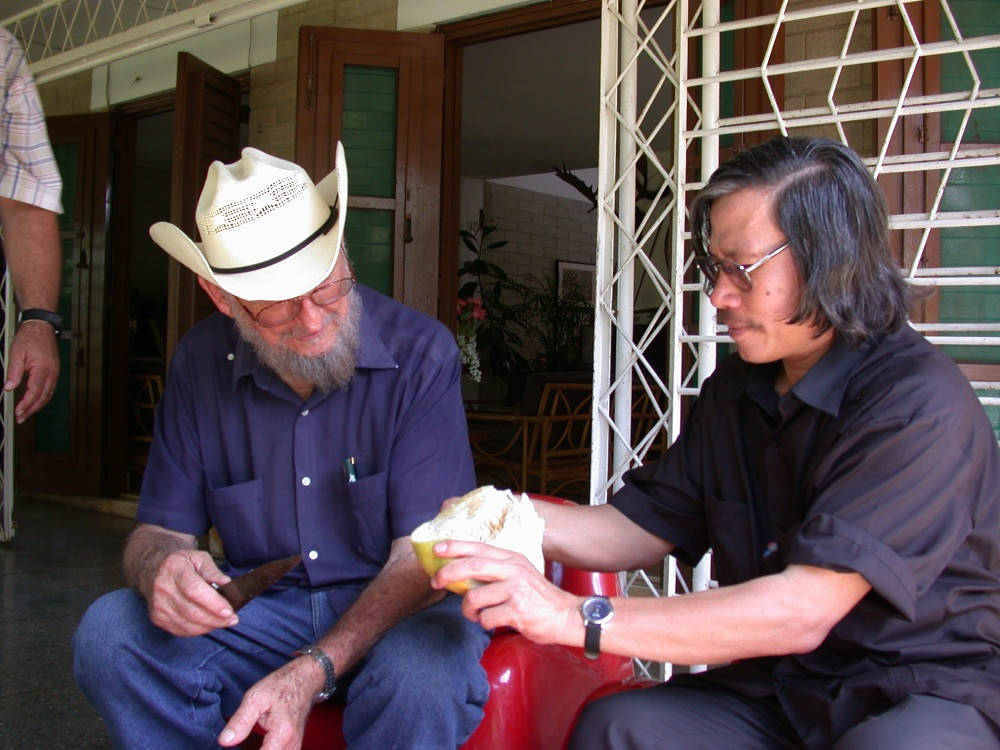 Ramon bổ bưởi Hồ Chí Minh cùng tác giả