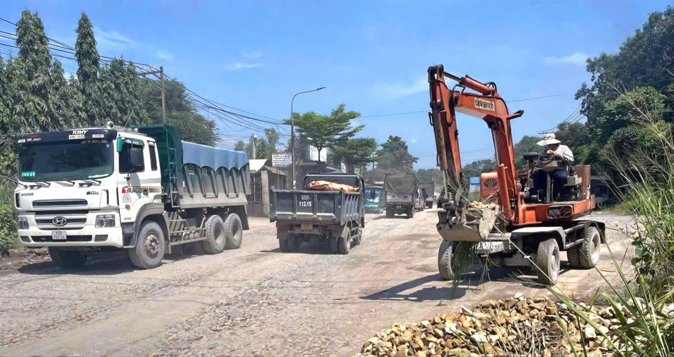 Công trường xây dựng cầu Tân Kỳ Tân Quý Ảnh: HH Công trường xây dựng cầu Tân Kỳ Tân Quý Ảnh: HH