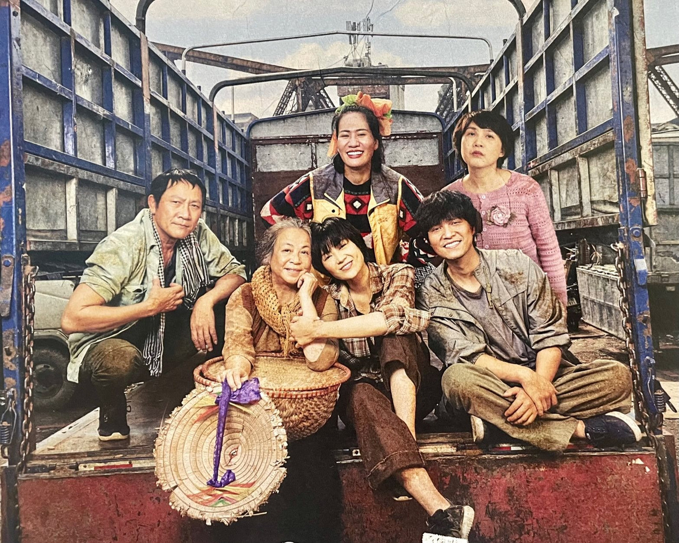 Dàn diễn viên “Cuộc đời vẫn đẹp sao” chỉ được mặc đẹp duy nhất hôm… ra mắt phim Dàn diễn viên “Cuộc đời vẫn đẹp sao” chỉ được mặc đẹp duy nhất hôm… ra mắt phim