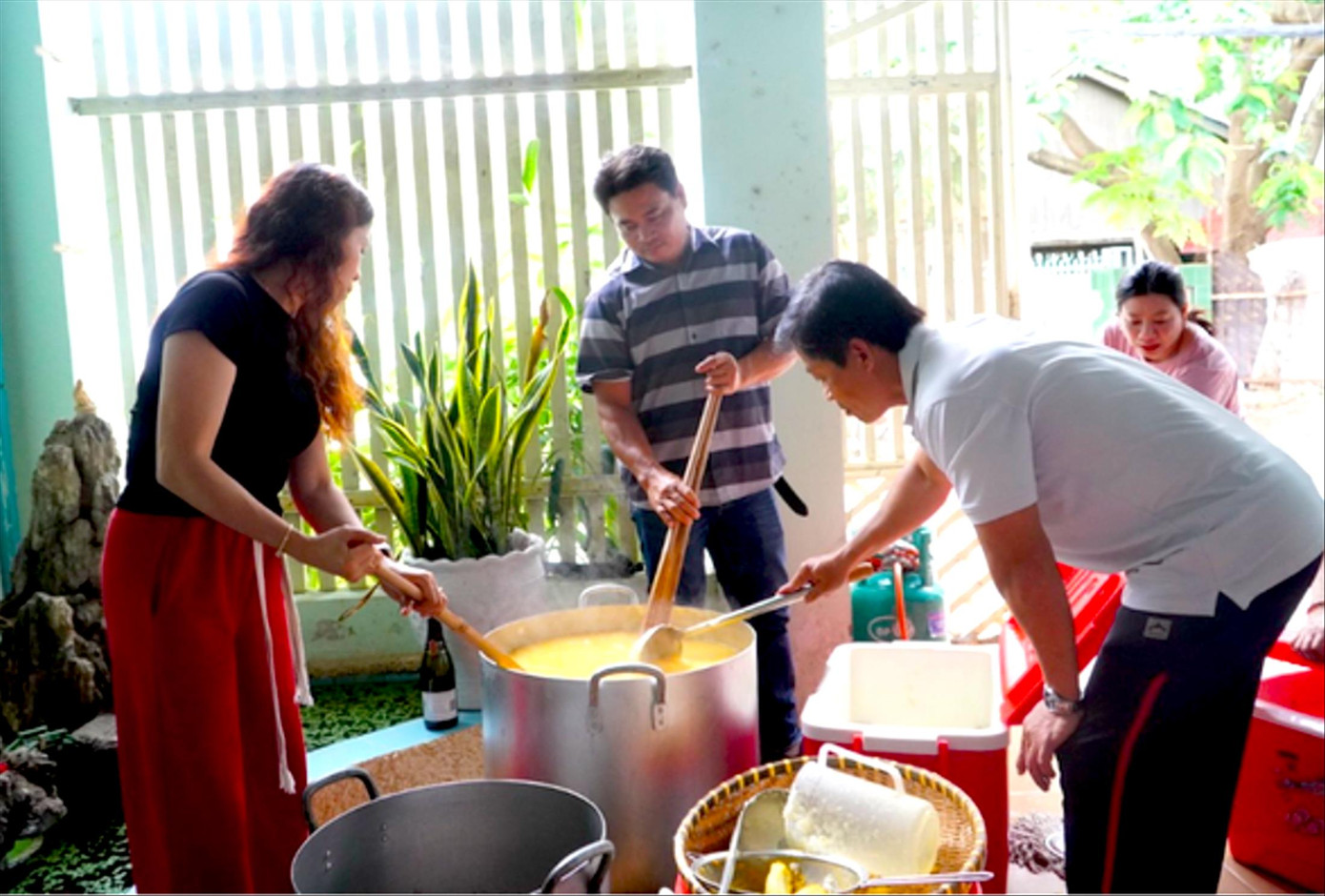 Bếp ăn của giáo viên, học sinh Trường THCS-THPT Liên Việt Bếp ăn của giáo viên, học sinh Trường THCS-THPT Liên Việt