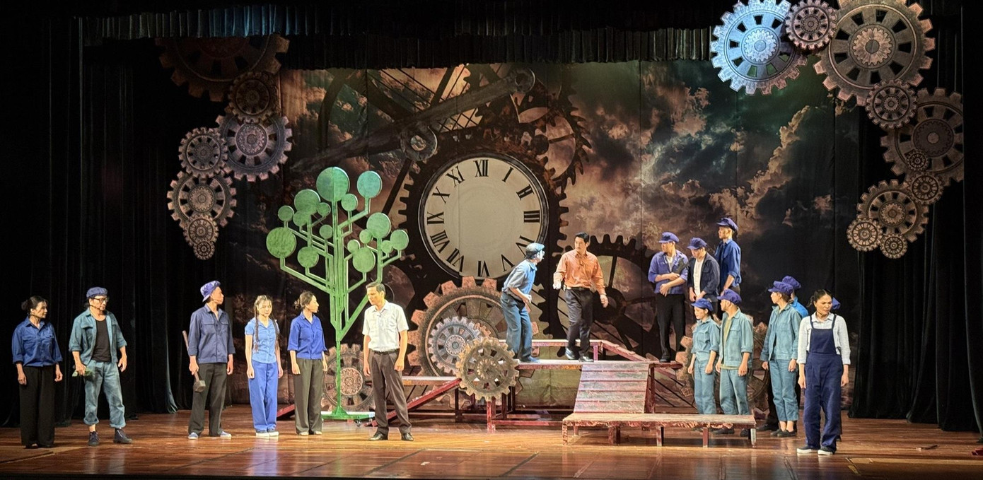 Tôi và chúng ta là tác phẩm mở màn cho chương trình Sân khấu truyền hình, mỗi tháng một vở của Đài PT&TH Hà Nội Tôi và chúng ta là tác phẩm mở màn cho chương trình Sân khấu truyền hình, mỗi tháng một vở của Đài PT&TH Hà Nội