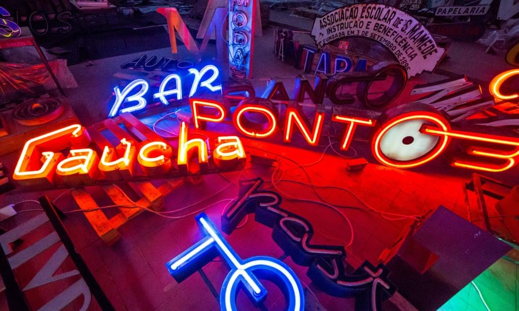 Dự án Letreiro Galeria đã thu thập hơn 250 biển hiệu