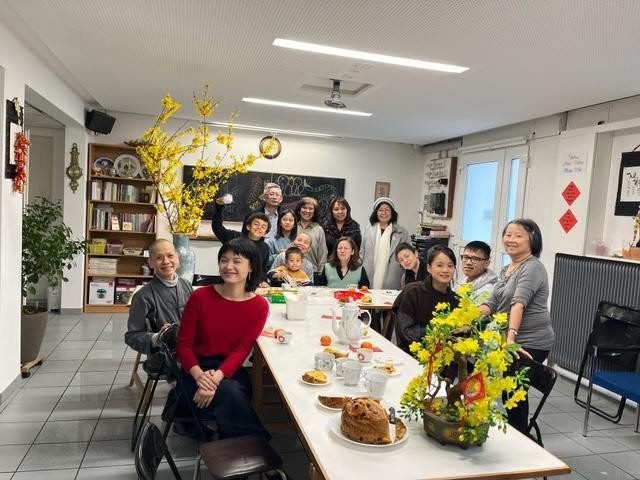 Đầm ấm tình quê hương ở chùa Linh Phong