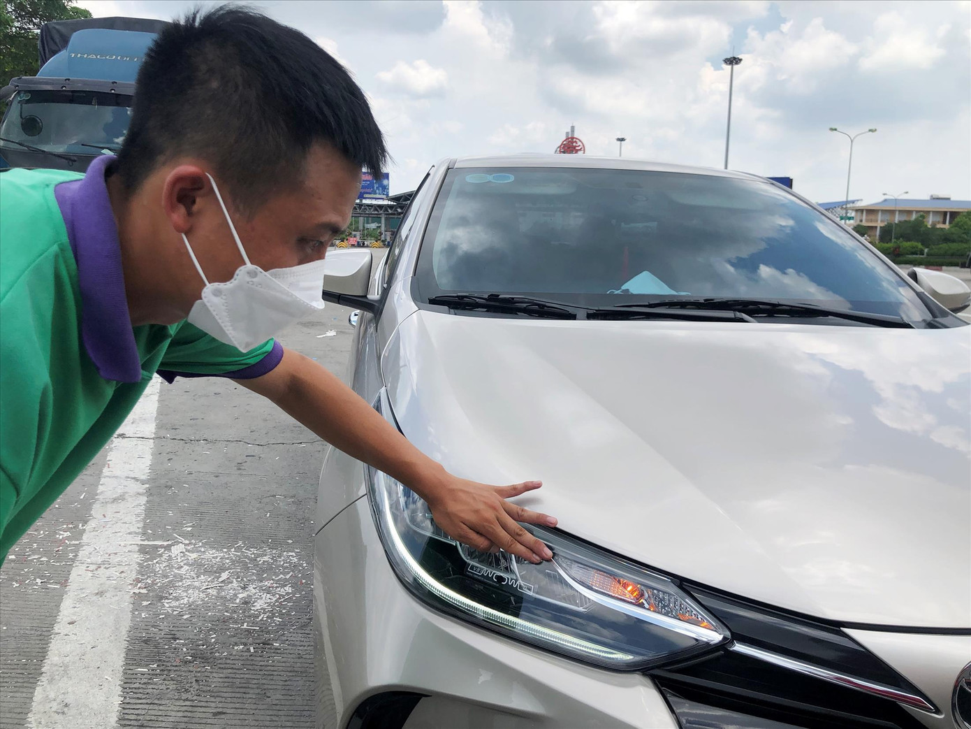 Không thể ép người dân phải dán thẻ ETC nếu họ không đi vào cao tốc Ảnh: Anh Trọng