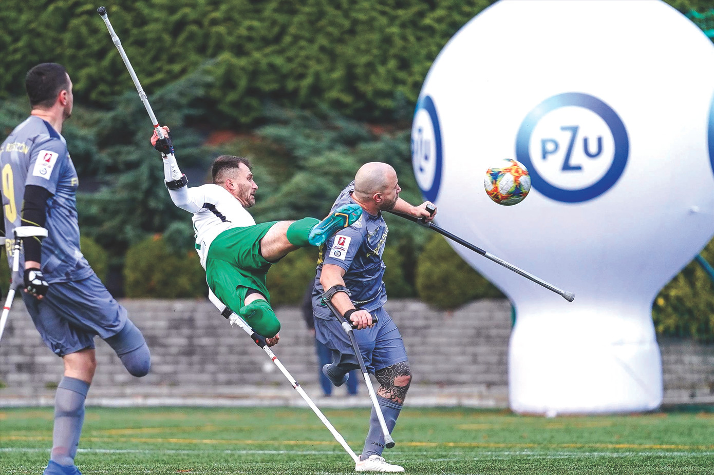 Marcin Oleksy và bàn thắng đem về giải thưởng FIFA Puskas (ảnh: FIFA).