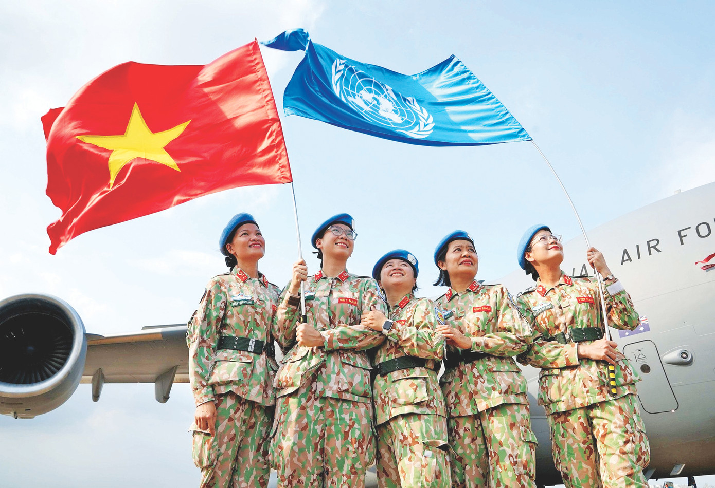 Các nữ quân nhân Việt Nam lên đường đi làm nhiệm vụ gìn giữ hòa bình ở Nam Sudan. Nguồn: TN Các nữ quân nhân Việt Nam lên đường đi làm nhiệm vụ gìn giữ hòa bình ở Nam Sudan. Nguồn: TN