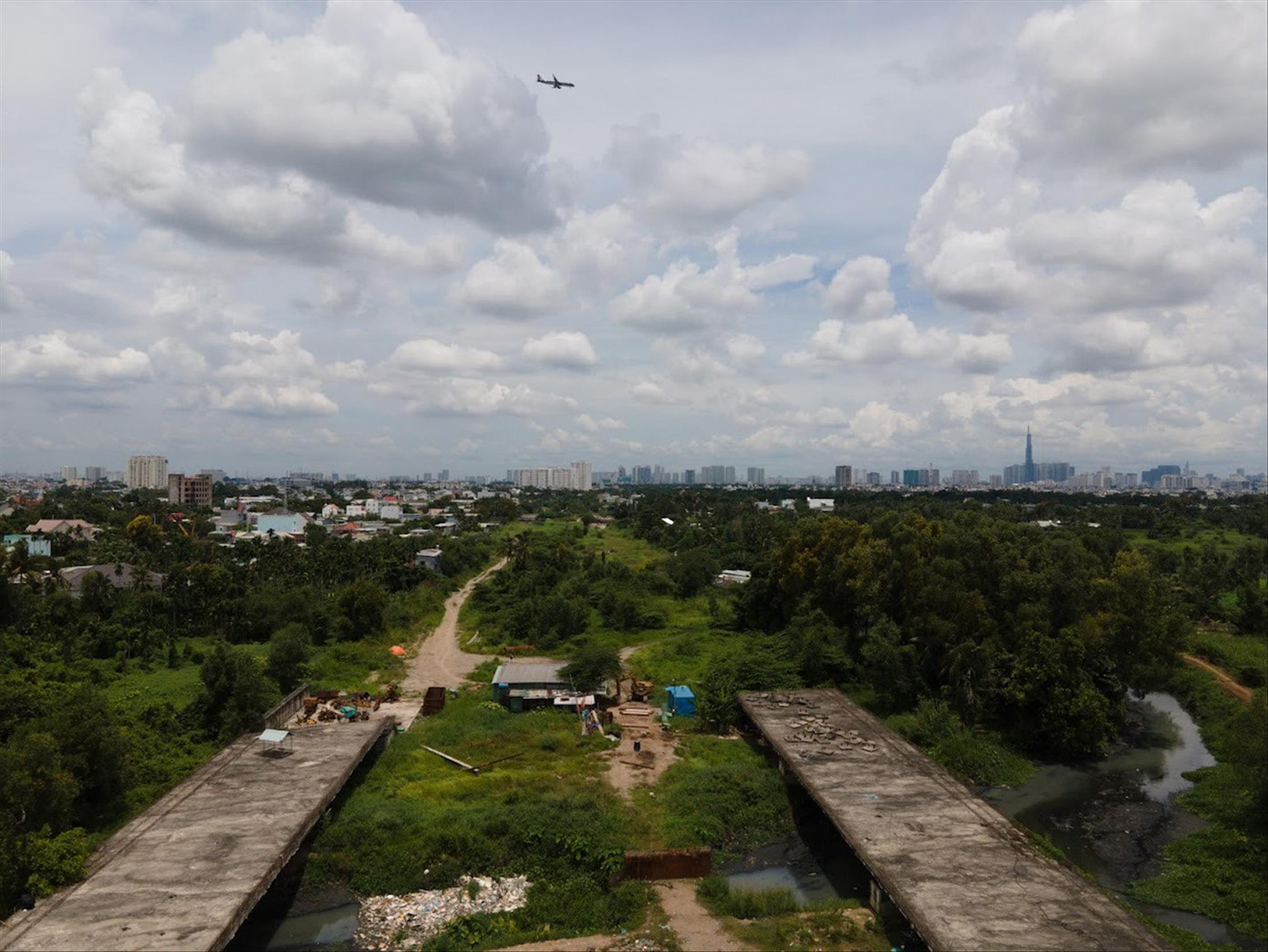 Dự án đường Vành đai 3 TPHCM - đoạn qua TP Thủ Đức ngưng thi công hơn 2 năm qua vì thiếu mặt bằng Ảnh: Phạm Nguyễn Dự án đường Vành đai 3 TPHCM - đoạn qua TP Thủ Đức ngưng thi công hơn 2 năm qua vì thiếu mặt bằng Ảnh: Phạm Nguyễn