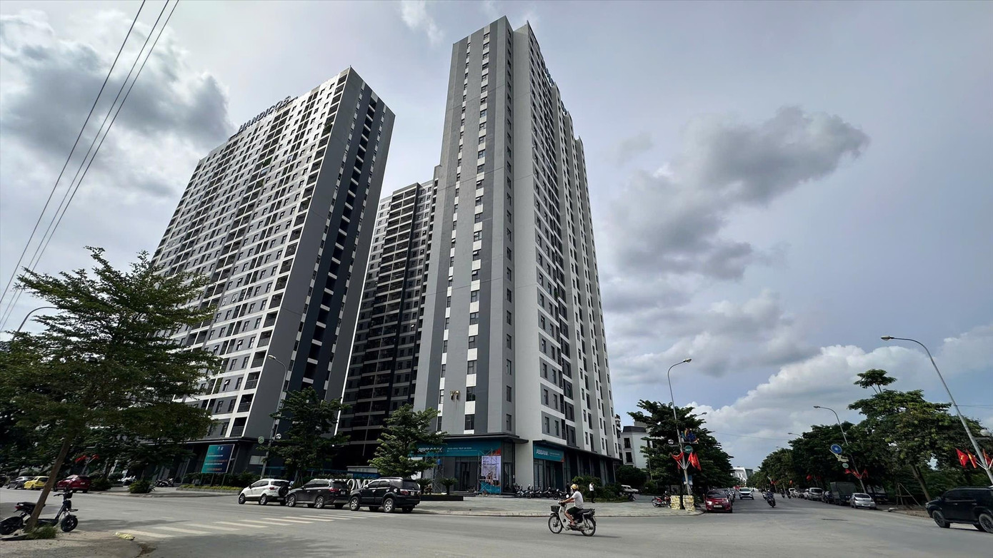 Giấc mơ mua nhà tại Hà Nội ngày càng xa vời với các gia đình trẻ. Ảnh: Như Ý