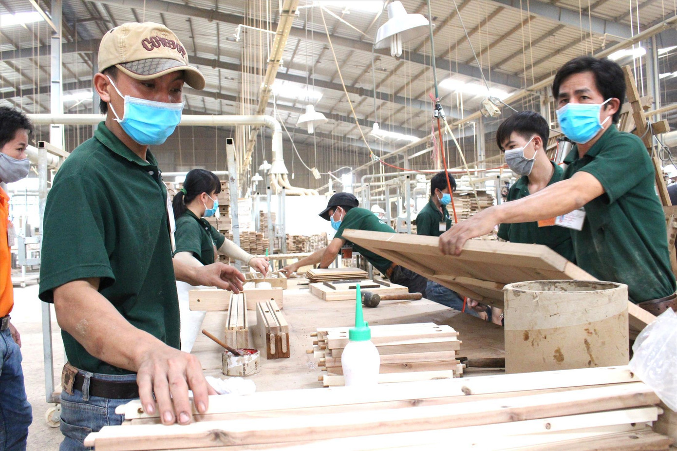 Có gần nửa triệu người lao động trên cả nước bị giảm giờ làm, mất việc do doanh nghiệp thiếu đơn hàng (ảnh minh họa). Có gần nửa triệu người lao động trên cả nước bị giảm giờ làm, mất việc do doanh nghiệp thiếu đơn hàng (ảnh minh họa).