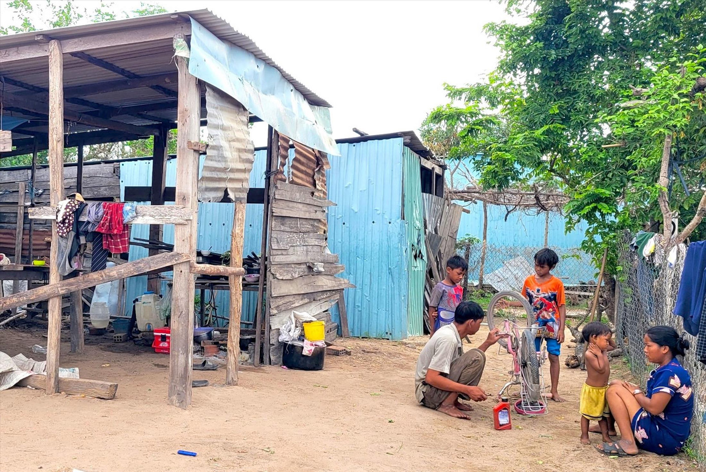 Người dân trong khu vực suối Cạn Người dân trong khu vực suối Cạn