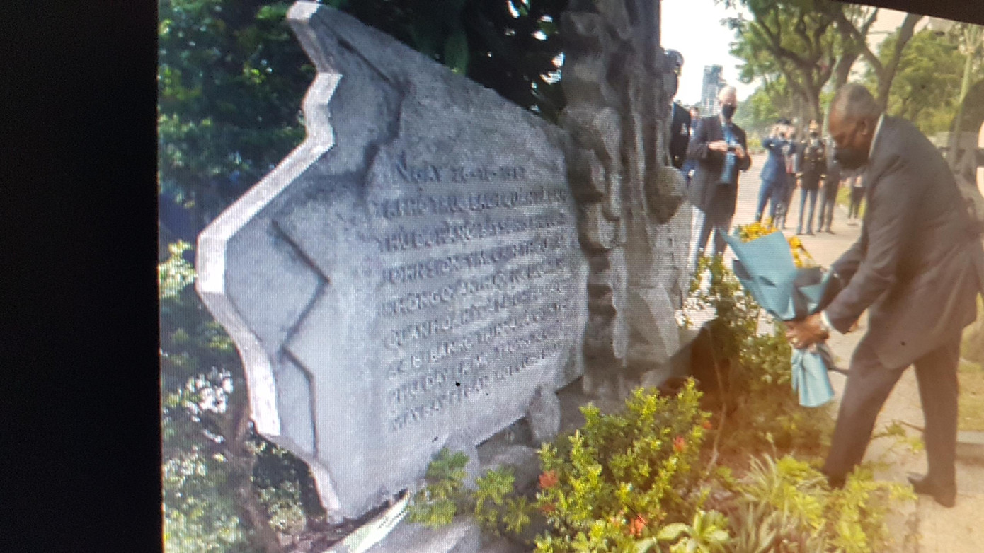 Bộ trưởng Quốc phòng Hoa Kỳ Lloyd Austin đặt hoa tưởng niệm Thượng nghị sĩ John McCain