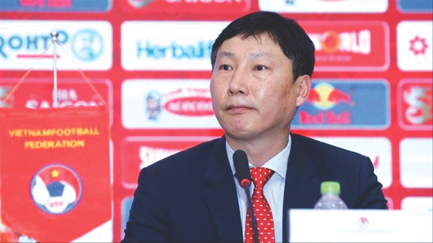 HLV Kim Sang-sik được kỳ vọng sẽ tiếp nối thành công của HLV Park Hang-seo. Ảnh: Anh Đoàn