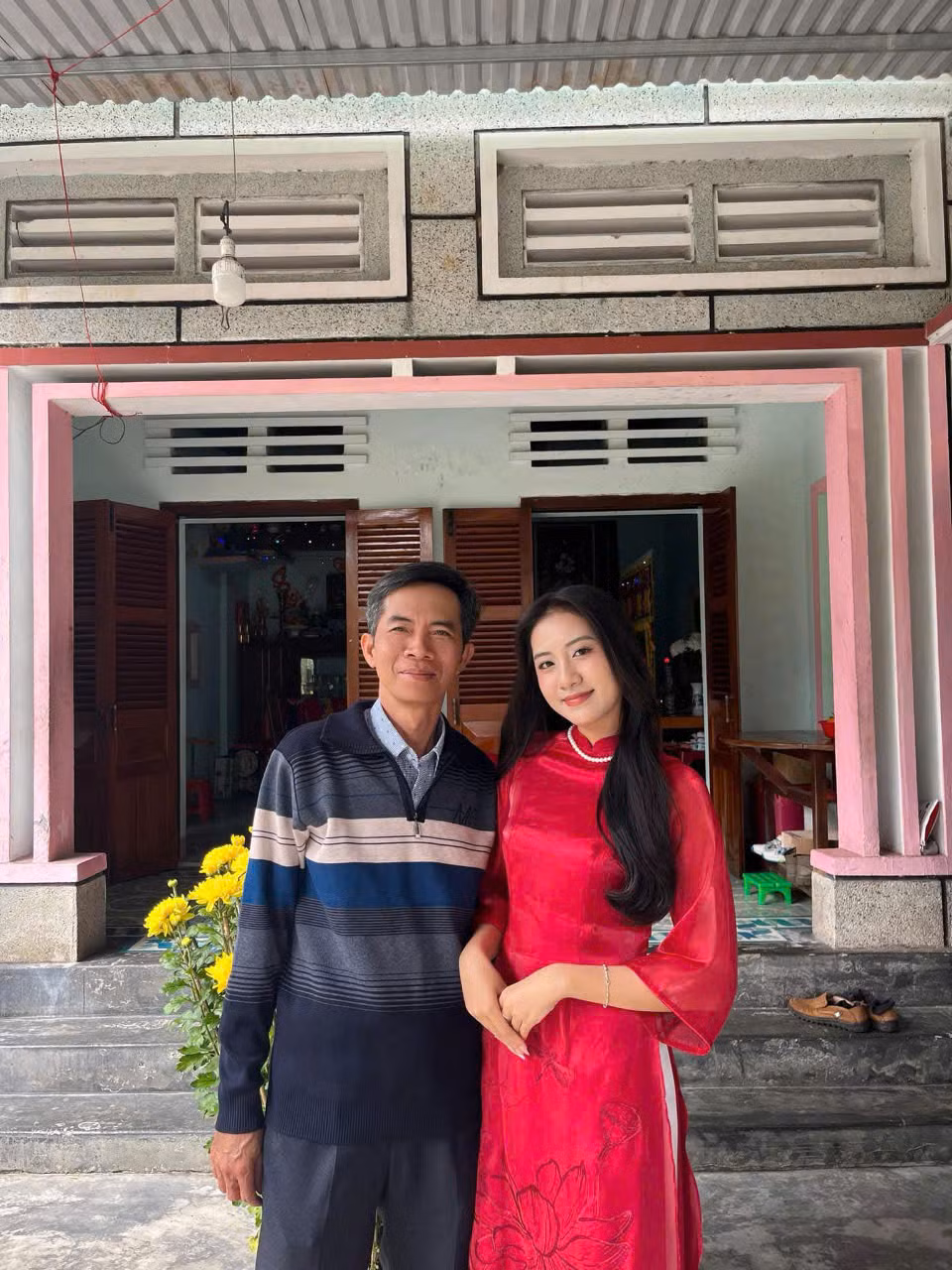 Hoa hậu Hà Trúc Linh và bố.