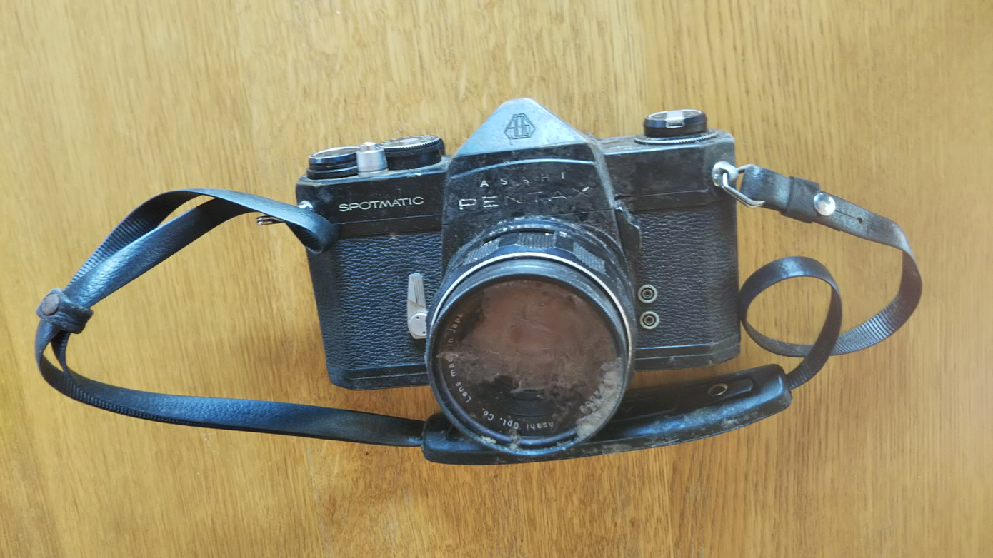 Máy ảnh của nhà báo Takano tác nghiệp ở Lạng Sơn. Ảnh: tư liệu