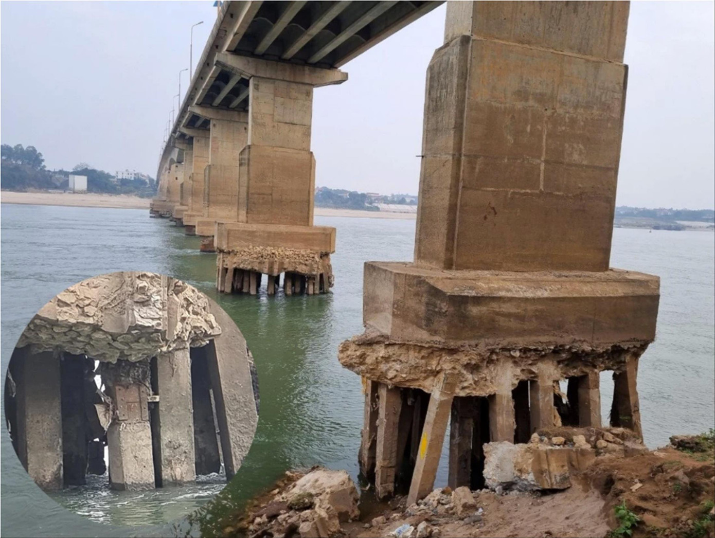 Theo các chuyên gia, về lâu dài các địa phương cần phải tiến hành duy tu, bảo trì thường xuyên để phát hiện và khắc phục kịp thời các vấn đề về an toàn. (Trong ảnh là hiện trạng cầu Trung Hà (Phú Thọ) cũng vừa bị cấm lưu thông)