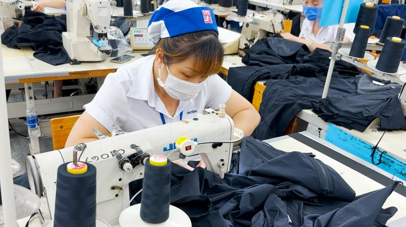 Doanh nghiệp nhiều đơn hàng, tăng tốc tuyển dụng lao động ngay từ đầu năm (ảnh tại Tổng Công ty CP May Việt Tiến)ảnh: U.P