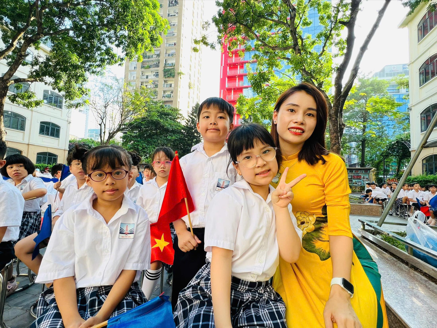 Học sinh lớp 1 Trường tiểu học Nguyễn Siêu (Hà Nội) trong ngày khai giảng sớm mùng 4/9 Học sinh lớp 1 Trường tiểu học Nguyễn Siêu (Hà Nội) trong ngày khai giảng sớm mùng 4/9