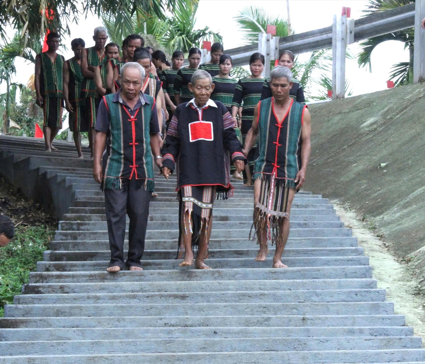 Tháng ba không khí lễ hội các buôn làng rộn ràng