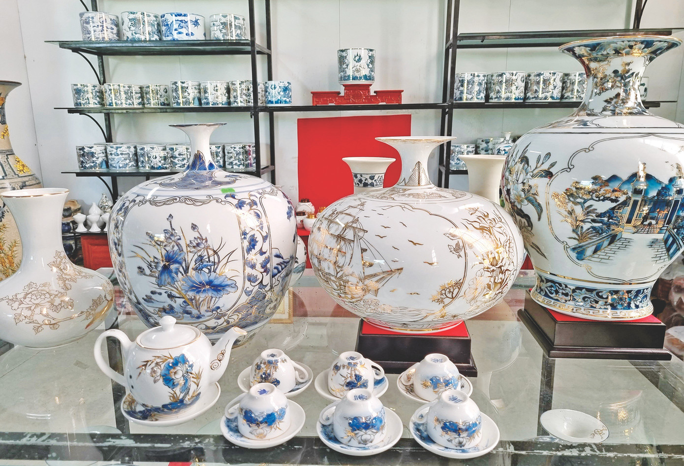 Sản phẩm gốm Bồ Bát. Ảnh: Đ.H Sản phẩm gốm Bồ Bát. Ảnh: Đ.H