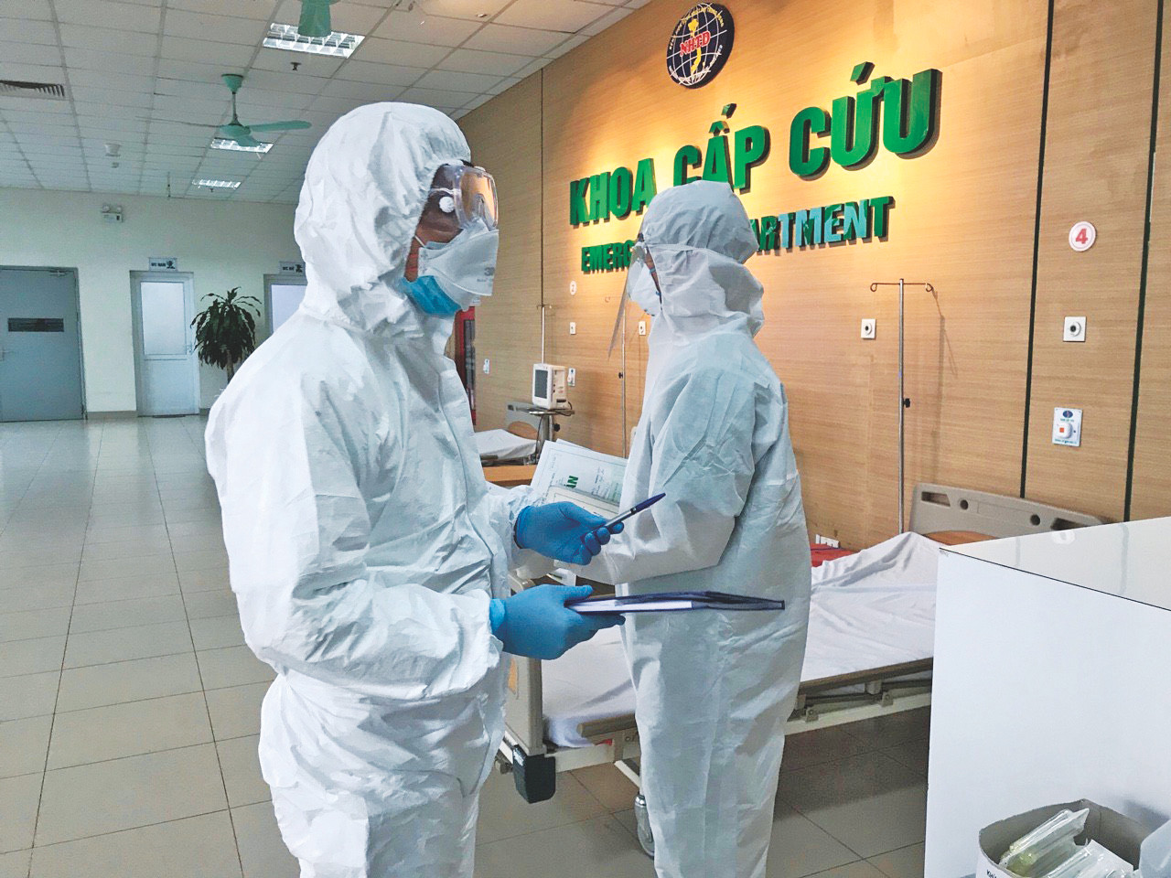 Phóng viên tác nghiệp tại Khoa cấp cứu