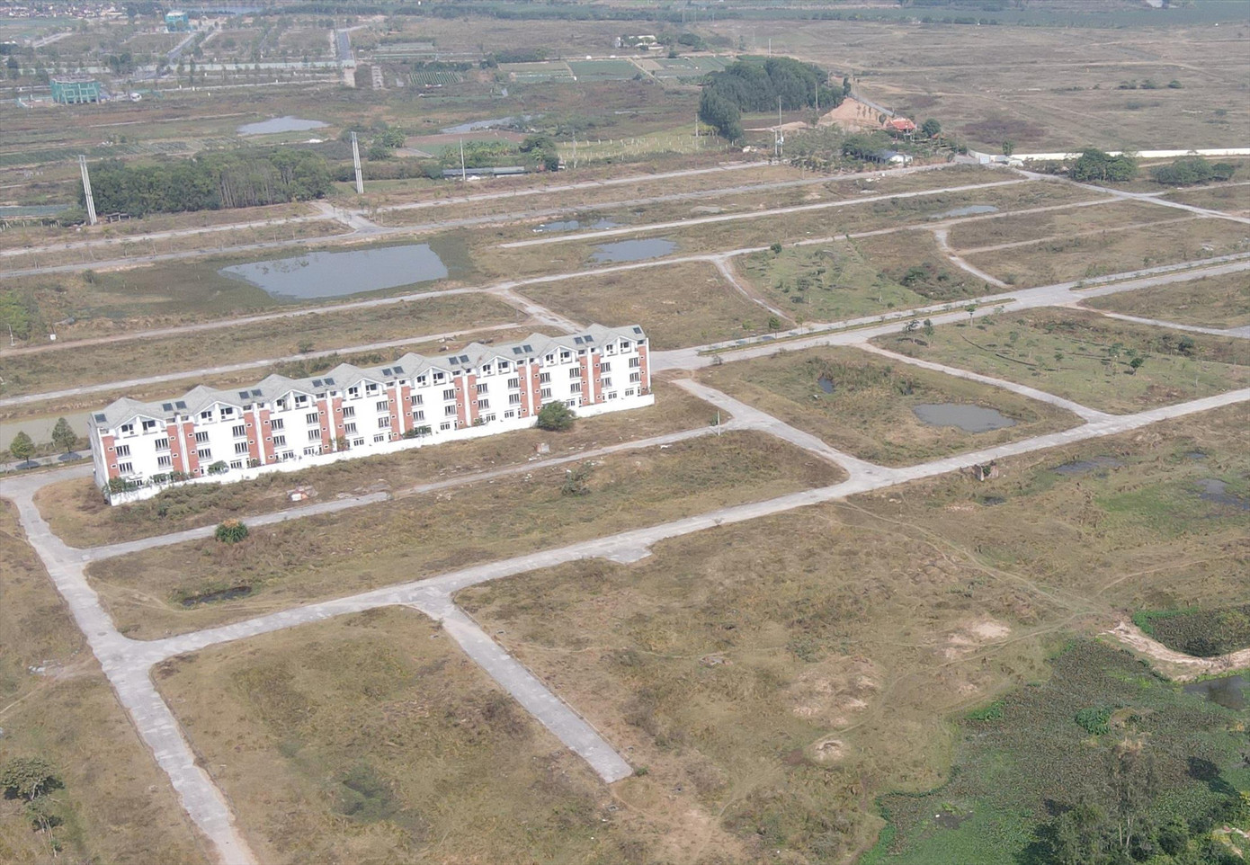 Một khu đô thị dang dở (ảnh chụp từ trên cao) Một khu đô thị dang dở (ảnh chụp từ trên cao)