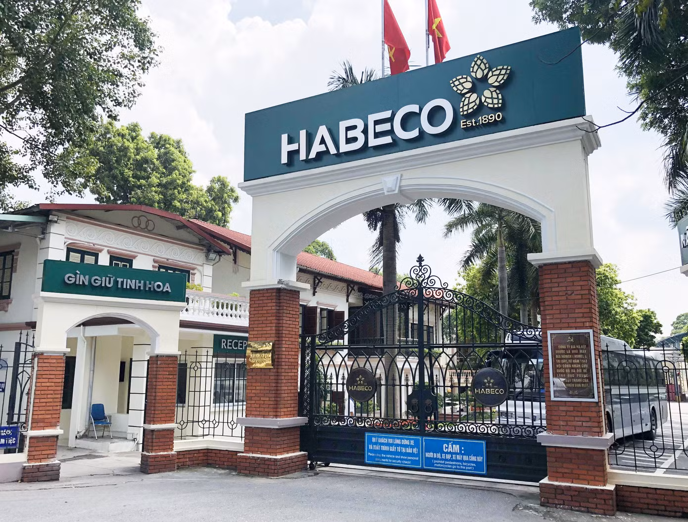 Theo Bộ Công Thương, Habeco vẫn là “gà đẻ trứng vàng’’ mang lại nhiều lợi nhuận trong số đơn vị thuộc Bộ. Ảnh: Như Ý
