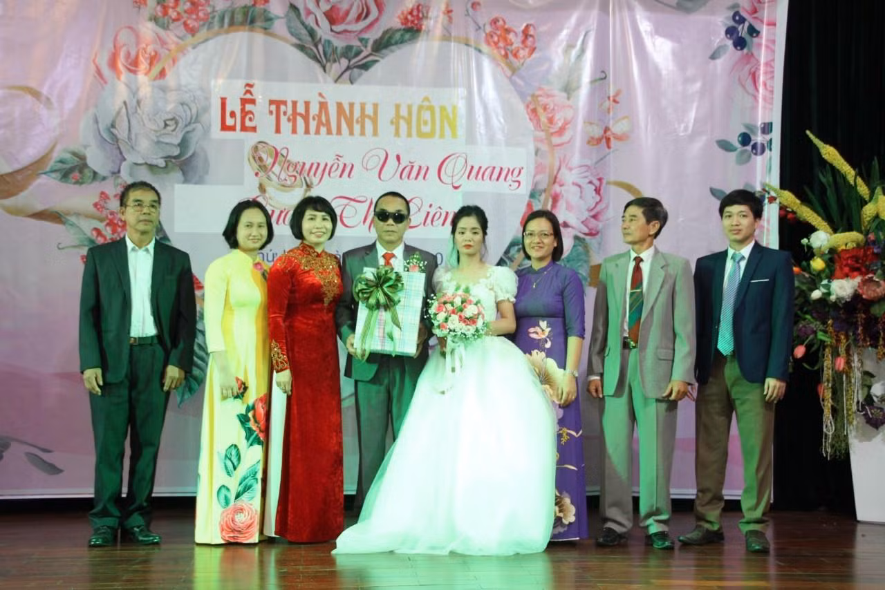 Ảnh lễ cưới vợ chồng thương binh Nguyễn Văn Quang Ảnh lễ cưới vợ chồng thương binh Nguyễn Văn Quang