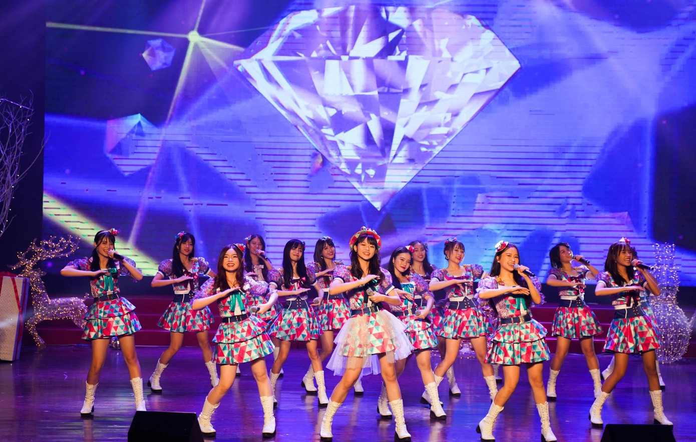 Nhiều nhóm nhạc nữ dù được đào tạo bài bản nhưng vẫn không thể bước qua “lời nguyền” của Vpop Nhiều nhóm nhạc nữ dù được đào tạo bài bản nhưng vẫn không thể bước qua “lời nguyền” của Vpop