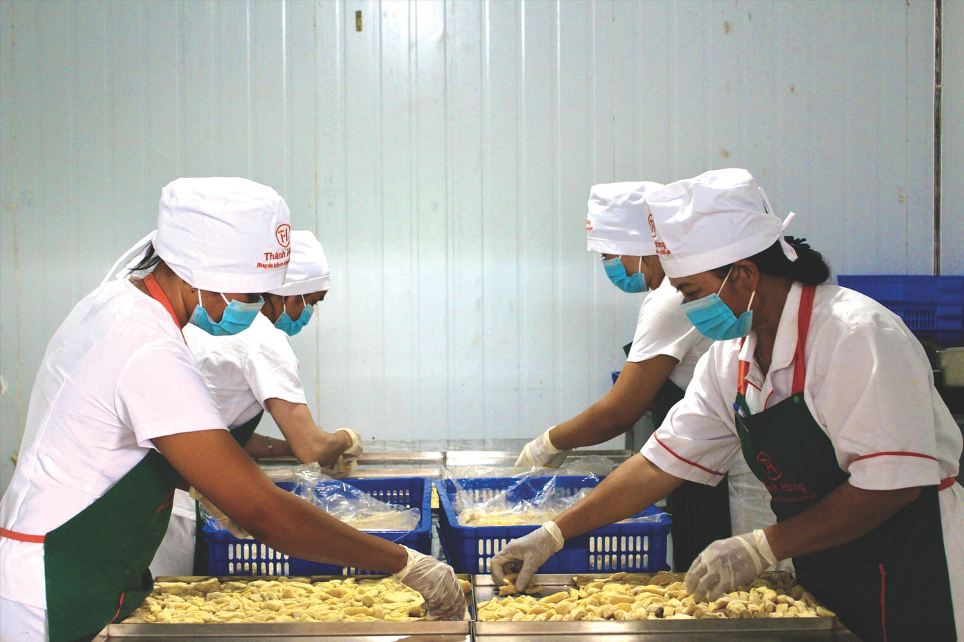 Sầu riêng được đưa vào máy sấy thăng hoa để giữ nguyên hương vị, độ mềm xốp