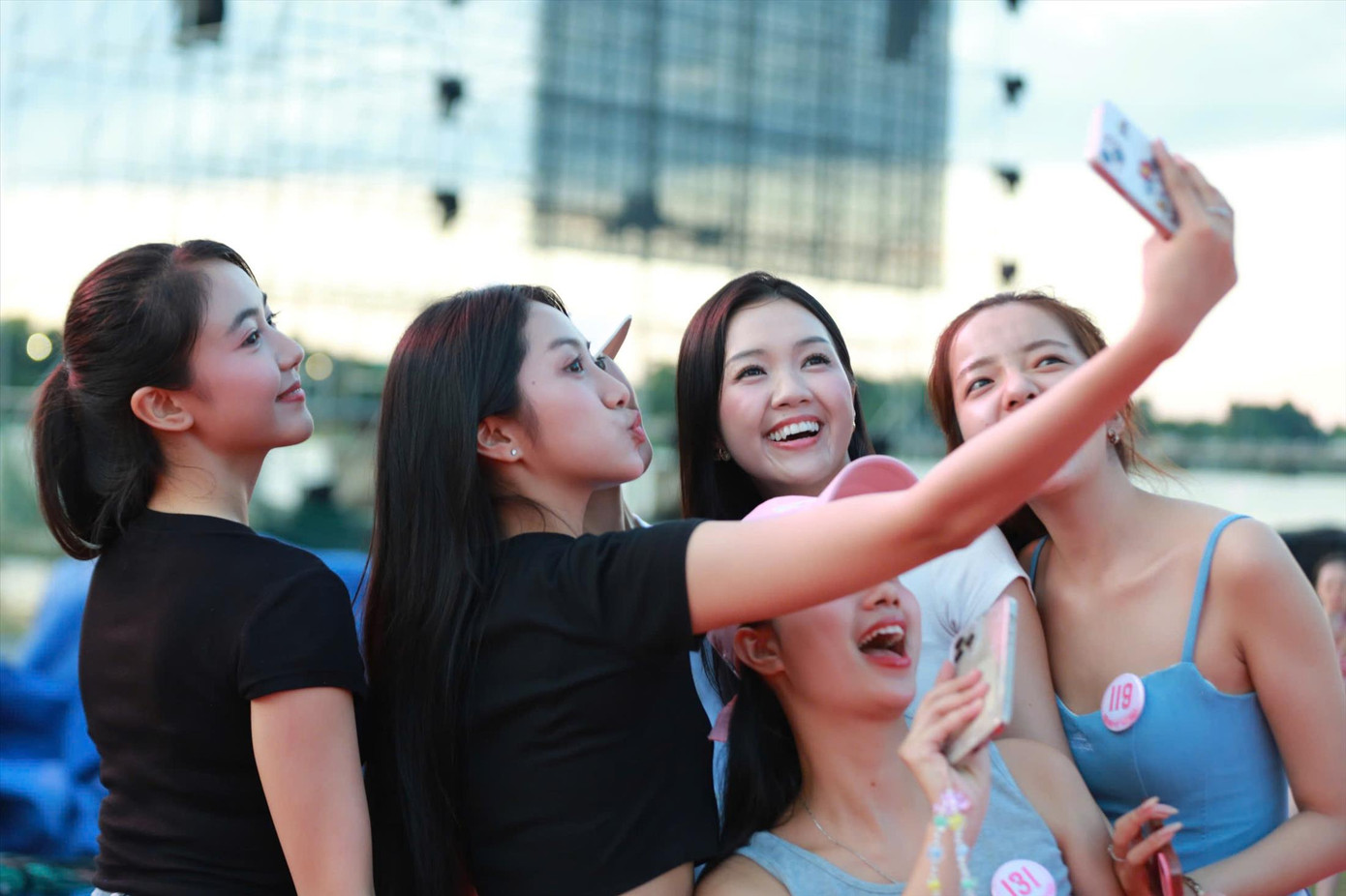 Hoa hậu trẻ trung trong một khoảng nghỉ hiếm hoi ở nhà chung. Ảnh: Hồng Vĩnh Hoa hậu trẻ trung trong một khoảng nghỉ hiếm hoi ở nhà chung. Ảnh: Hồng Vĩnh