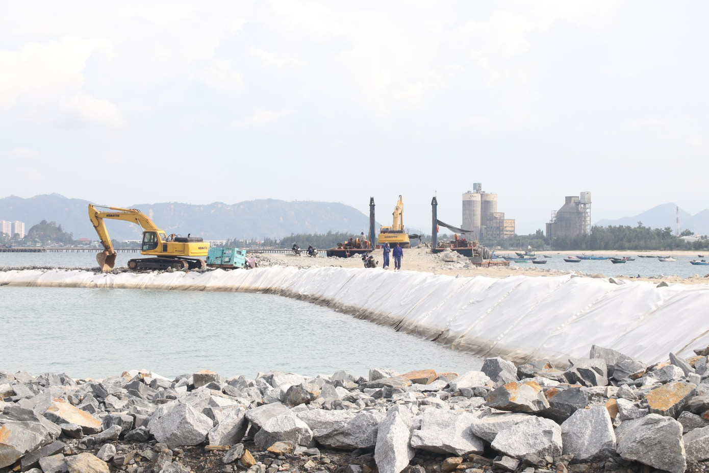 Cảng biển Liên Chiểu đang được đầu tư xây dựng. Ảnh: Nguyễn Thành Cảng biển Liên Chiểu đang được đầu tư xây dựng. Ảnh: Nguyễn Thành